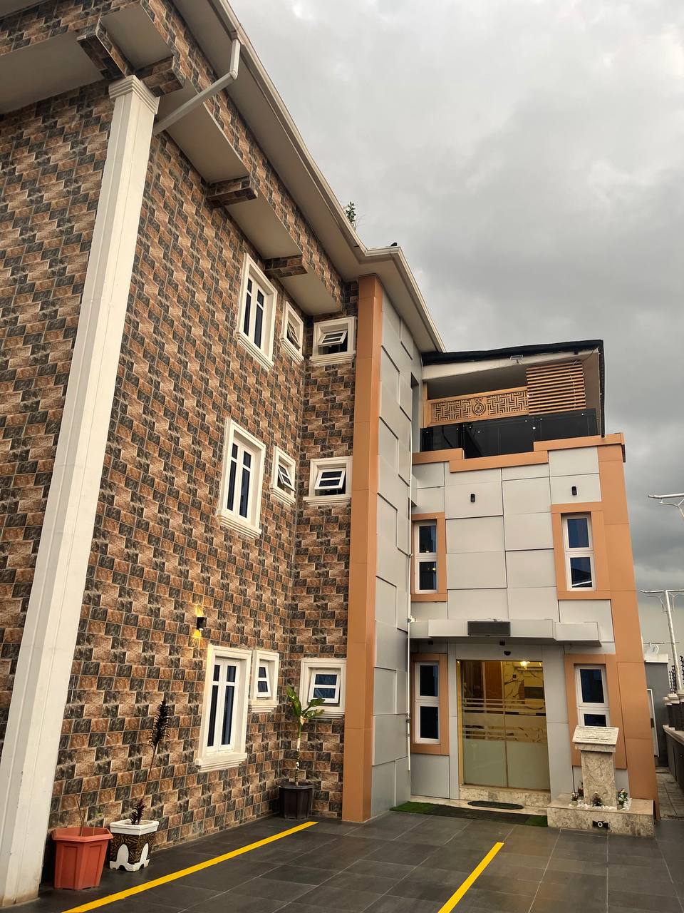 Kelvin Cameo Resort Hotel & Suites